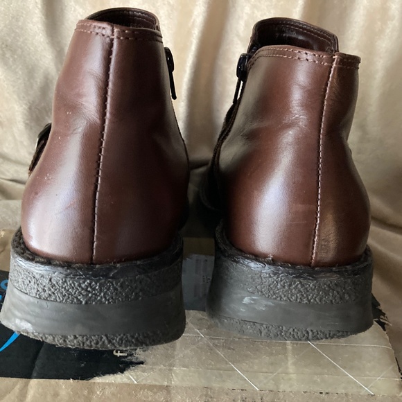 Brown leather ankle boots by High Sierra - Picture 7 of 10
